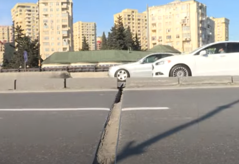 Состояние этого моста в Баку беспокоит водителей