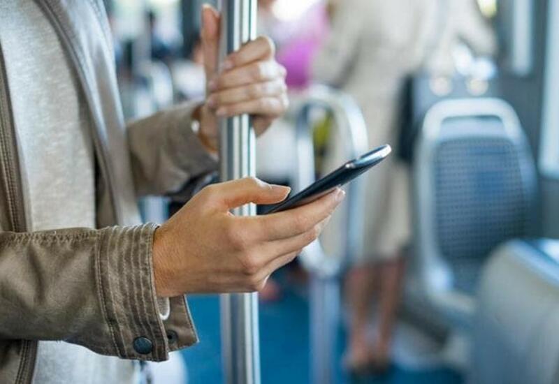 Врач о вреде использования смартфона в транспорте