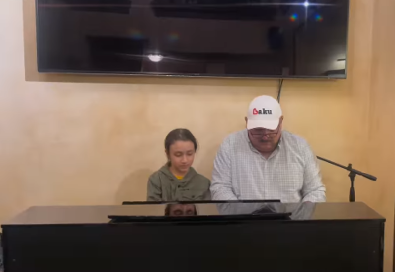 Бахрам Багирзаде сыграл на фортепиано с внуком Вагифа Мустафазаде