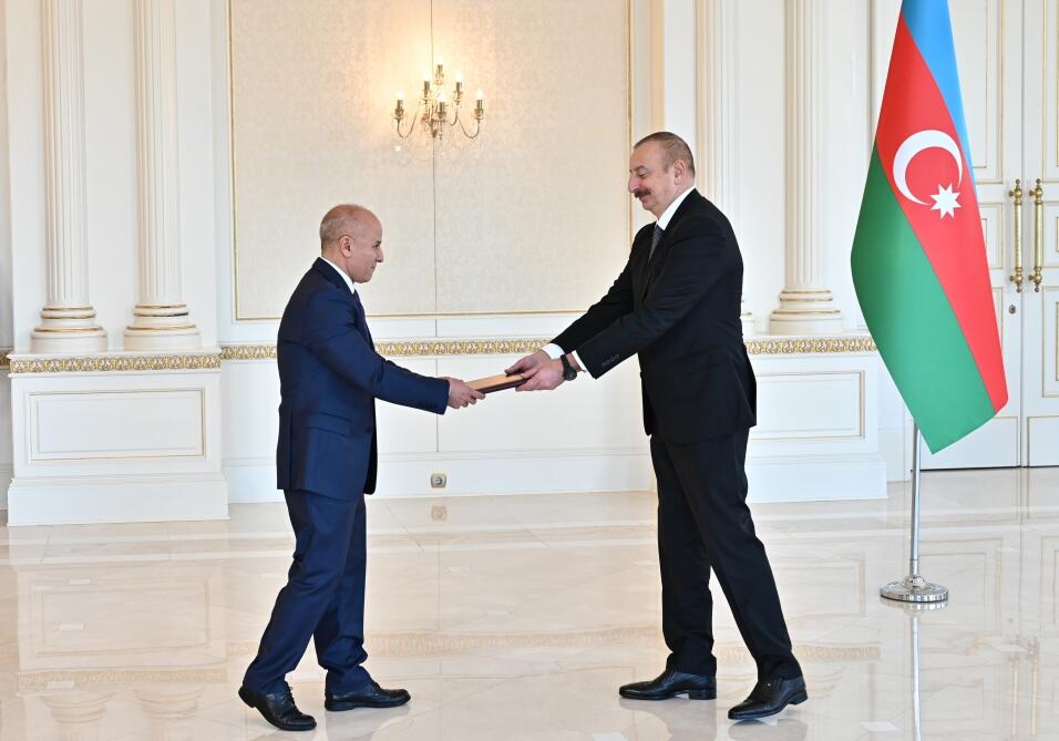 Президент Ильхам Алиев принял верительные грамоты новоназначенного посла Ливии в Азербайджане