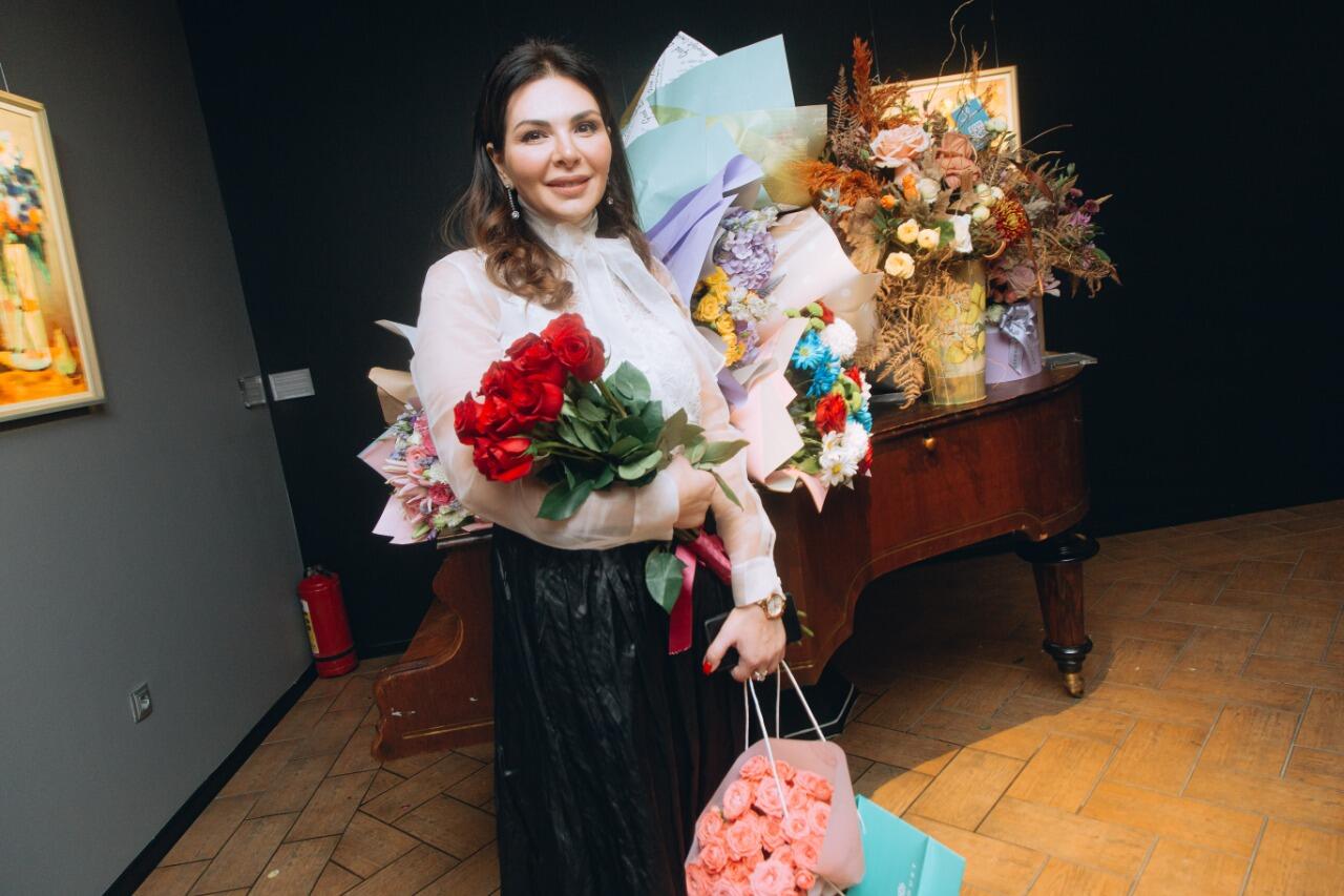 В Баку состоялась выставка картин Нармины Наджафовой