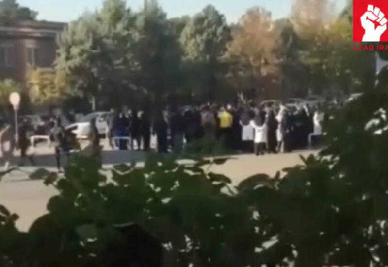 В Тегеране медсесетры проводят акцию протеста