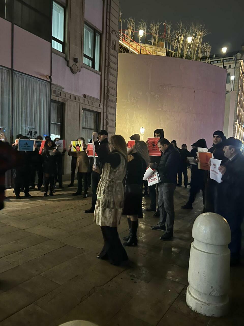 В Баку прошла акция протеста против демонстрации антитурецкого фильма