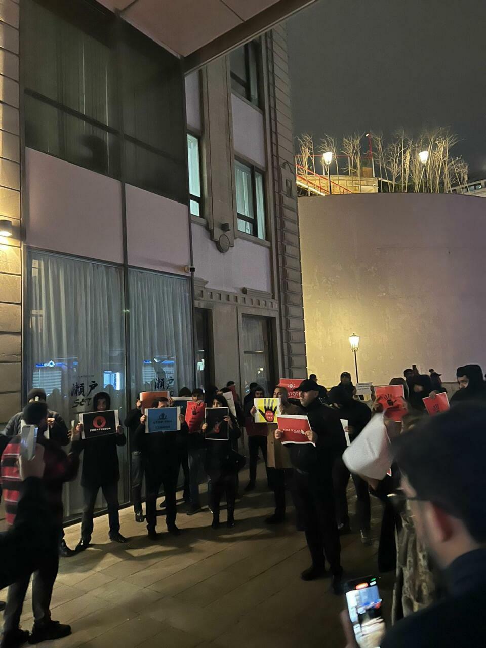 В Баку прошла акция протеста против демонстрации антитурецкого фильма