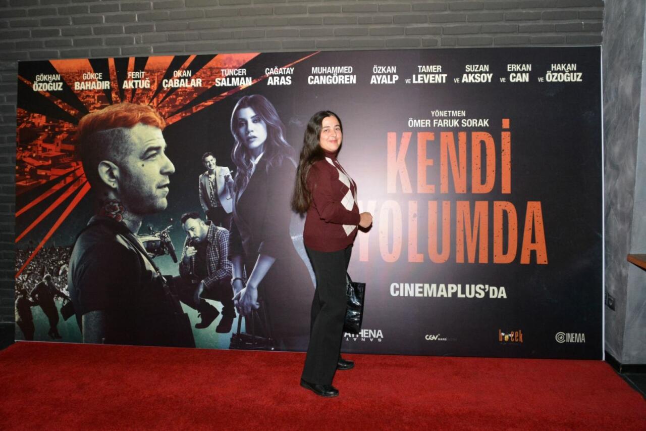 В CinemaPlus показали турецкую комедию "Kendi Yolumda"