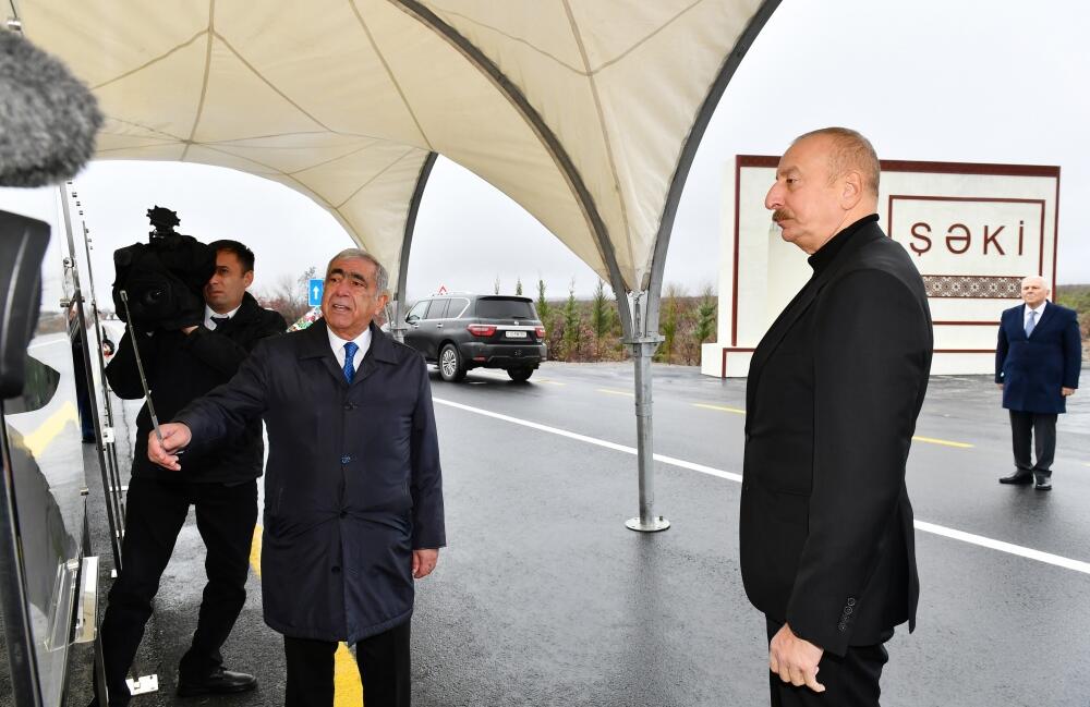 Президент Ильхам Алиев принял участие в открытии после реконструкции автодороги Огуз-Шеки