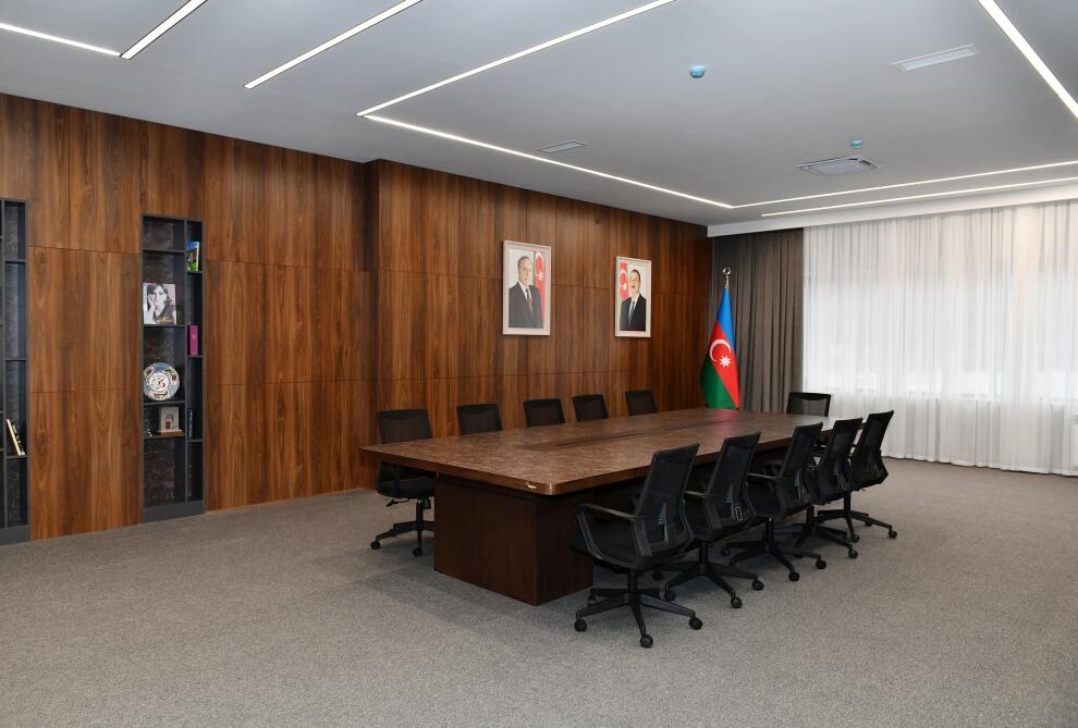Президент Ильхам Алиев и Первая леди Мехрибан Алиева ознакомились с условиями, созданными в новом административном здании Исполнительной власти города Шеки