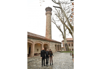 Президент Ильхам Алиев и Первая леди Мехрибан Алиева ознакомились с восстановительными работами, проведенными в комплексе Шекинской ханской мечети - ФОТО - ВИДЕО