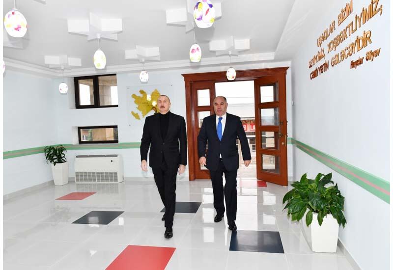 Президент Ильхам Алиев принял участие в открытии яслей-детского сада, построенного в Огузе по инициативе Фонда Гейдара Алиева