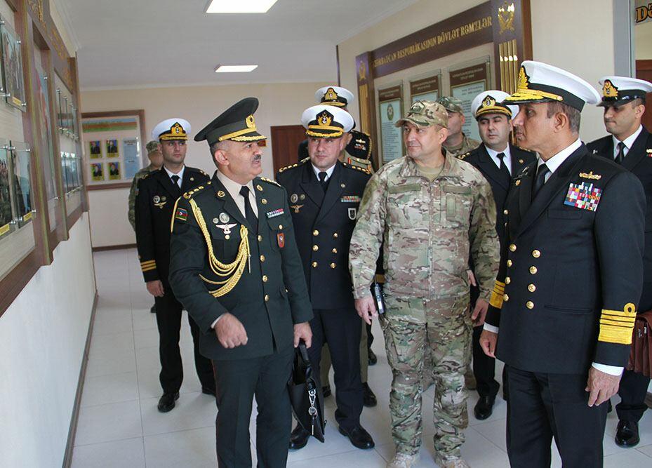 Командующий ВМС Пакистана посетил Военный институт и воинскую часть в Азербайджане