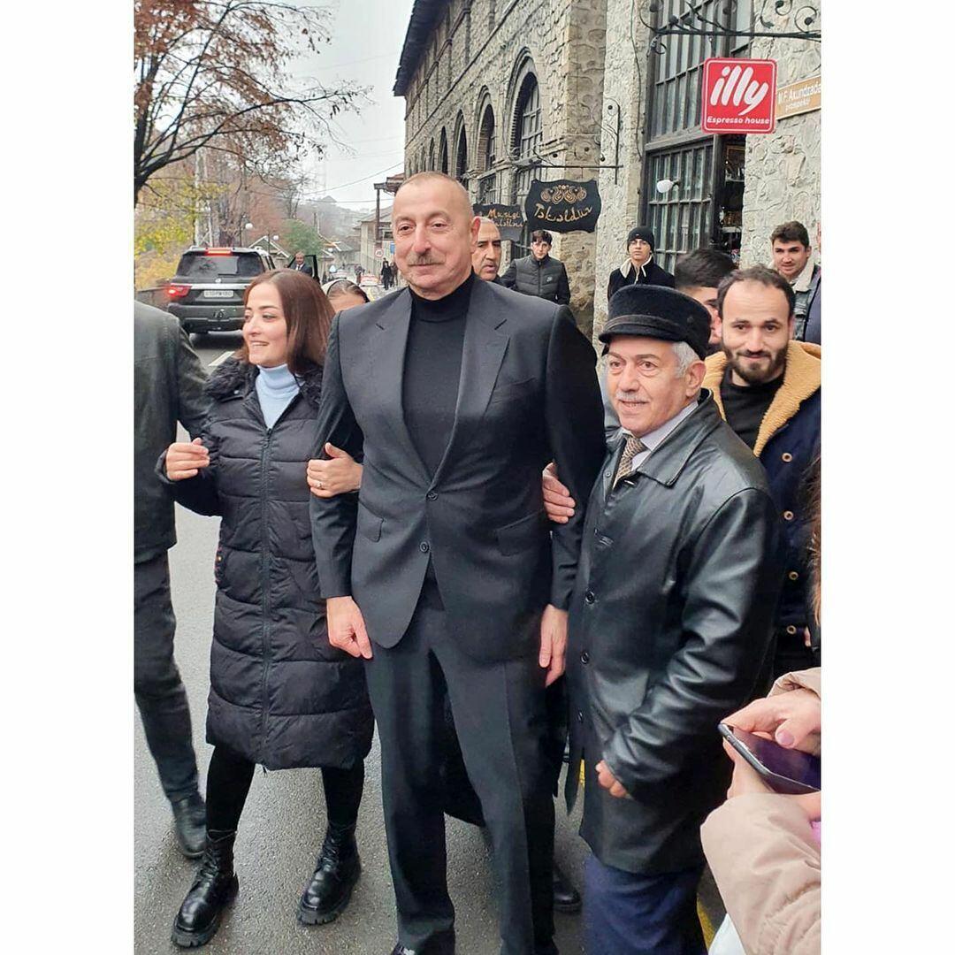 Президент Ильхам Алиев и Первая леди Мехрибан Алиева встретились и побеседовали с жителями города Шеки