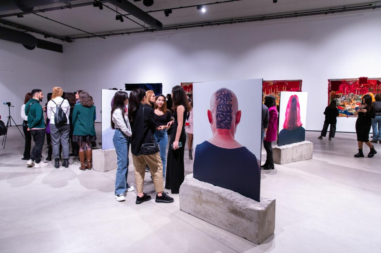 "В мультиперспективе" - YARAT представил выставку работ 17 турецких художников