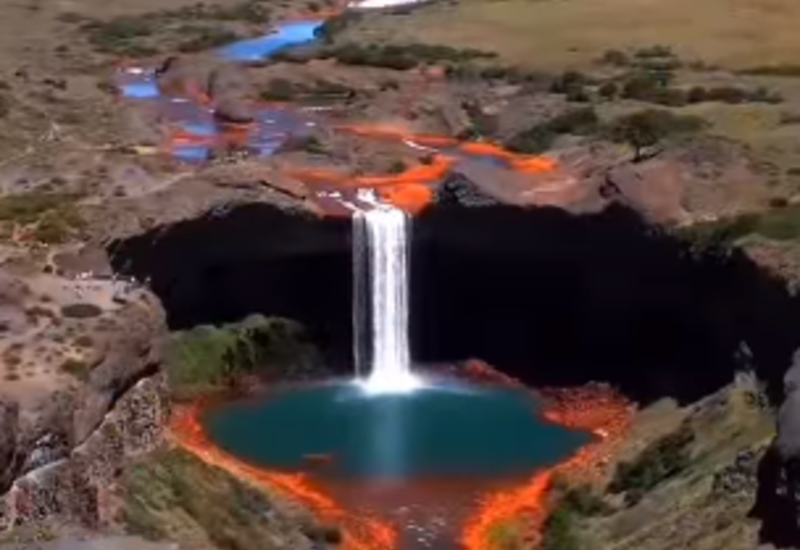 Причудливый водопад в Аргентине