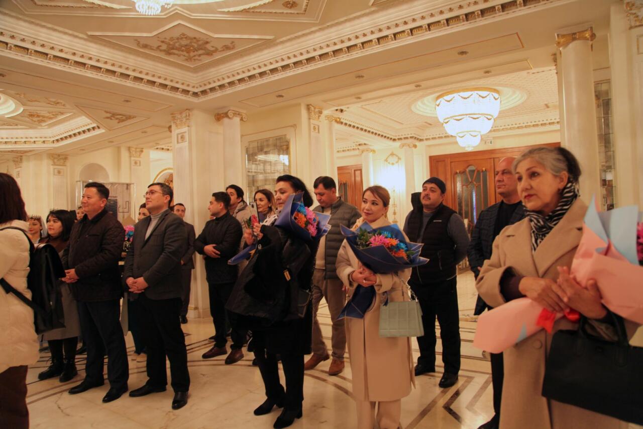 Радушный прием в Баку актеров из Узбекистана