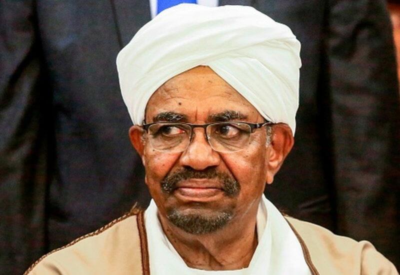 Экс-президента Судана доставили из тюрьмы в больницу