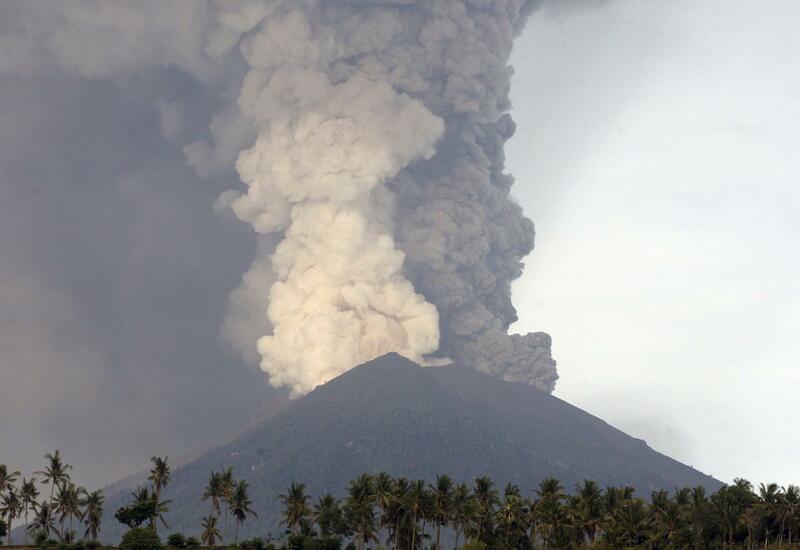 Извержение вулкана в Индонезии,