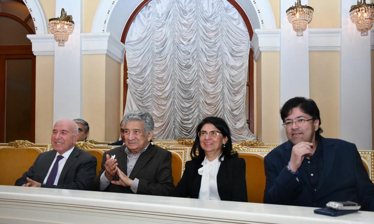 Народный артист Азербайджана Рауф Абдуллаев под оглушительные аплодисменты отметил 85-летие