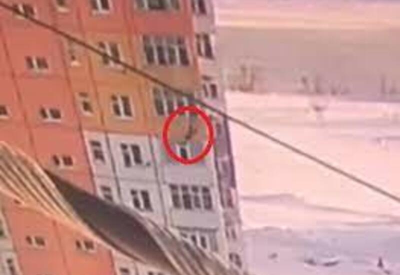 В России жительница выпала с балкона 9 этажа