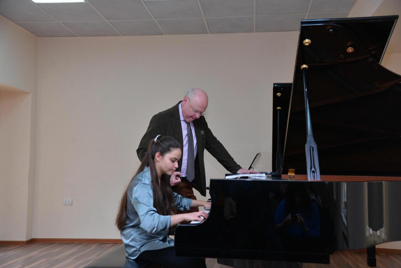 В Баку прошел мастер-класс яркого представителя русской фортепианной школы