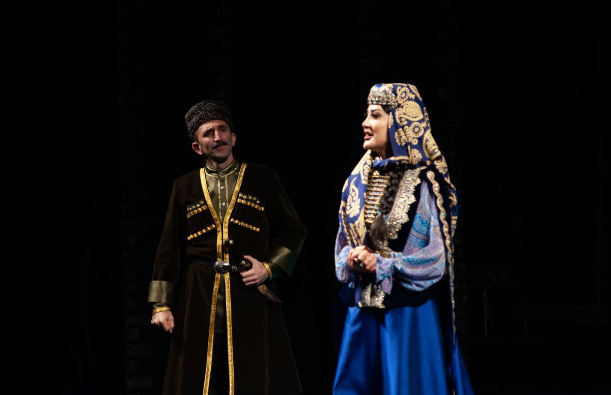В Баку состоялась премьера спектакля "Хуршидбану Натаван"