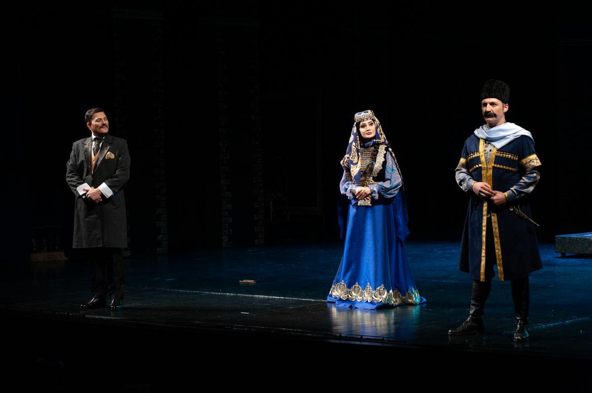 В Баку состоялась премьера спектакля "Хуршидбану Натаван"