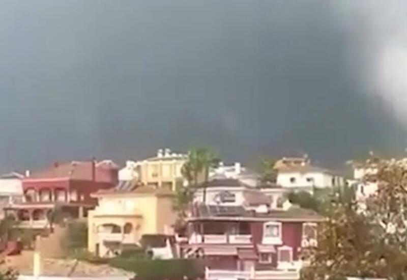 Разрушительное торнадо бушует на юге Испании