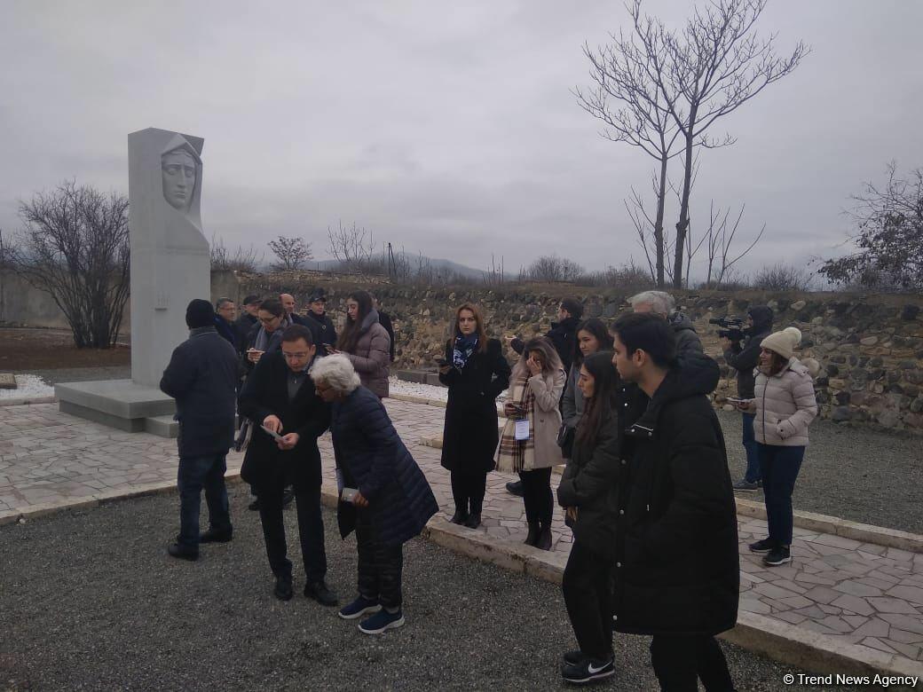 Руководство ИКОМОС и зарубежные эксперты по культурному наследию посетили Карабах