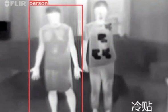 В Китае создали пальто, делающее людей невидимыми для камер наблюдения