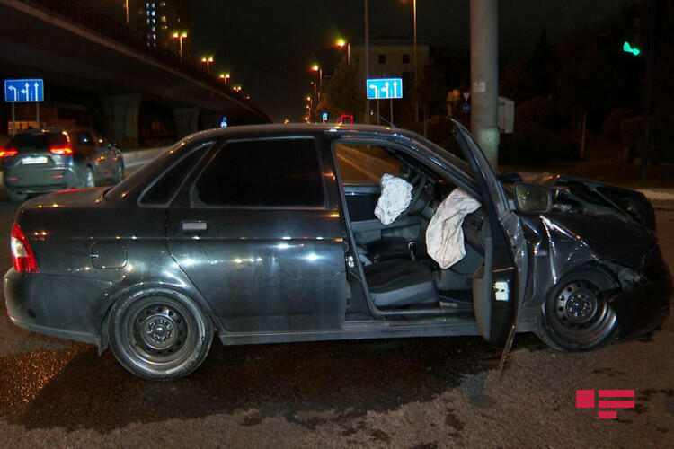 В Баку столкнулись два автомобиля,