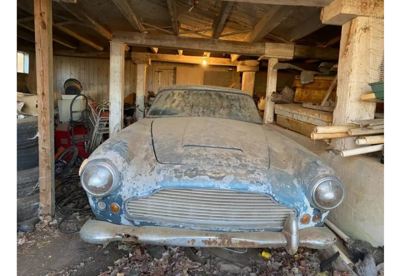 Забытый в сарае на 30 лет Aston Martin DB4 выставили на продажу - ФОТО