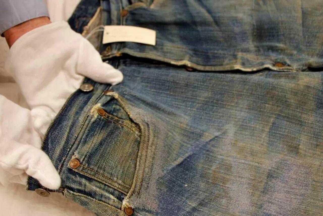 В США продали старейшие джинсы в мире