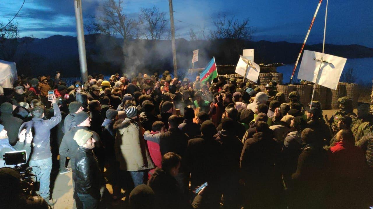 Акция протеста в зоне ответственности российских миротворцев продолжается уже более 12 часов