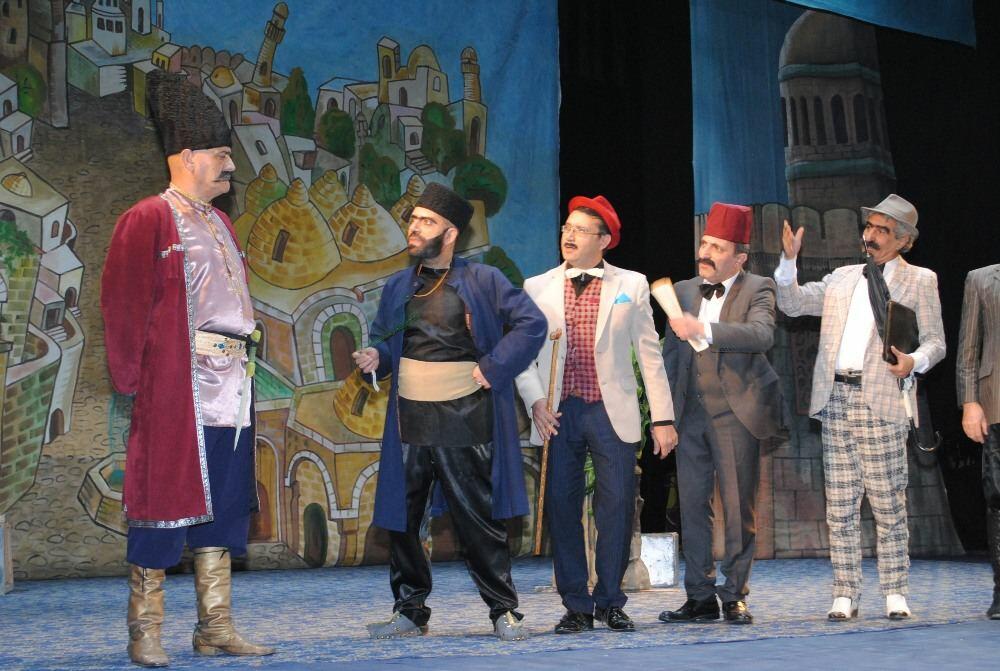 В Сумгайытском драмтеатре прошла премьера спектакля "O olmasın, bu olsun"