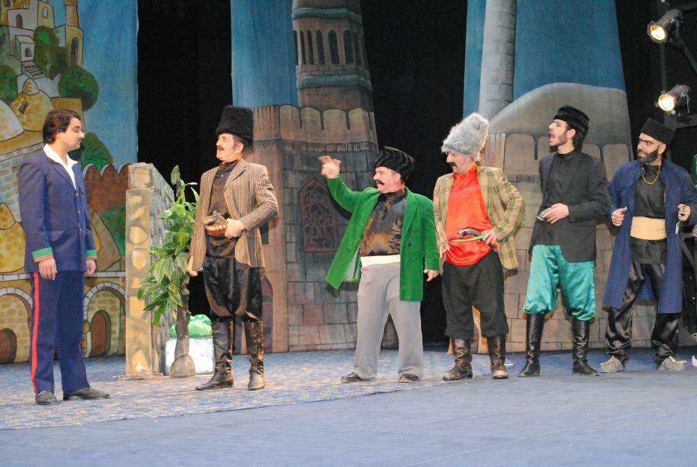В Сумгайытском драмтеатре прошла премьера спектакля "O olmasın, bu olsun"