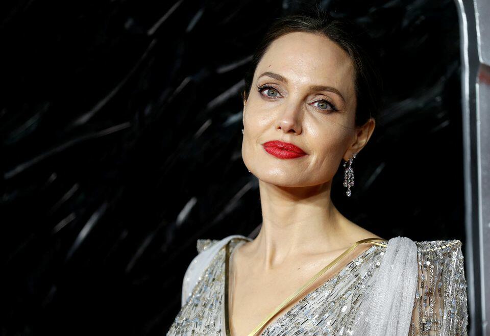 Анджелина Джоли покидает пост в ООН