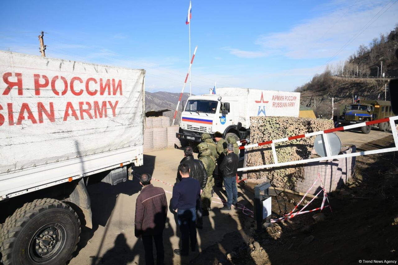 Машины миротворцев проехали по Лачинской дороге