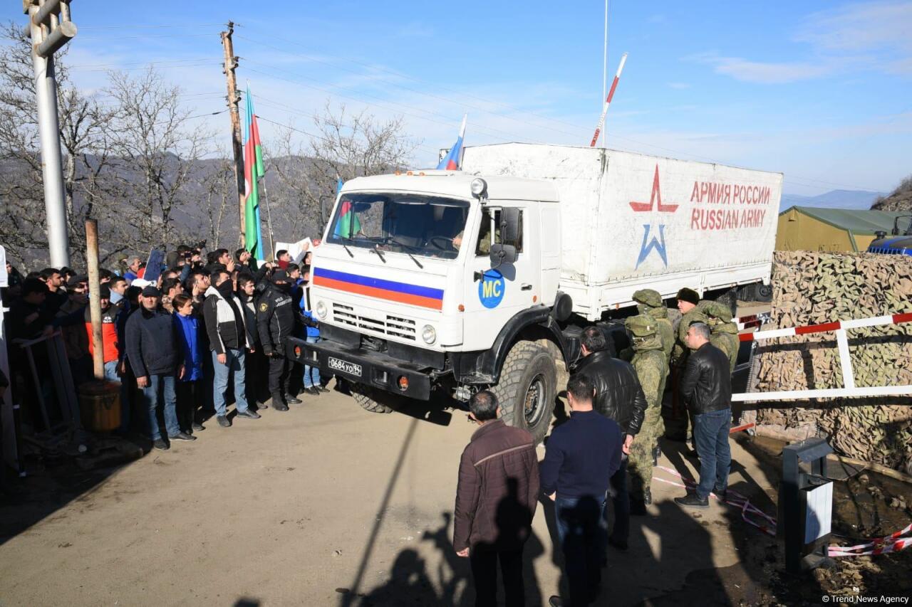 Машины миротворцев проехали по Лачинской дороге