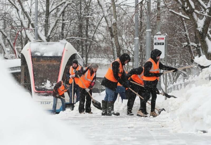 Снегопад парализовал движение общественного транспорта в Москве