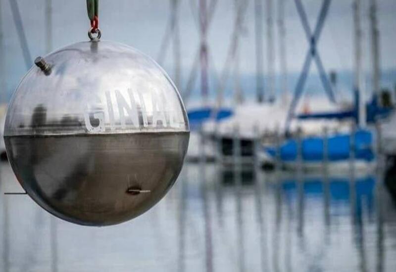 В Швейцарии со дна озера украли шар с 230 литрами джина