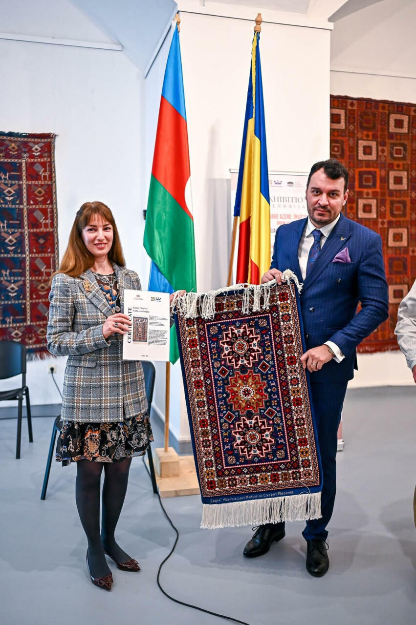 Обучение ковров. Ковроткачество Азербайджана. Азербайджанский национальный музей ковра в Баку 2023. Азербайджанки в Азербайджане. Азербайджанцы фото.