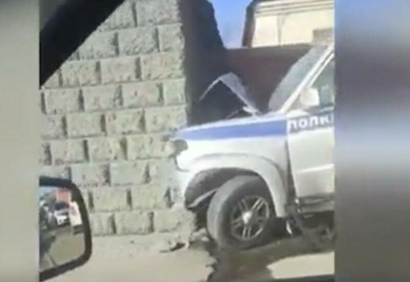 Полицейский разбил служебную машину ради спасения ребенка