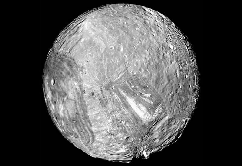 Найдены следы обрушения колец Урана на спутник Миранда