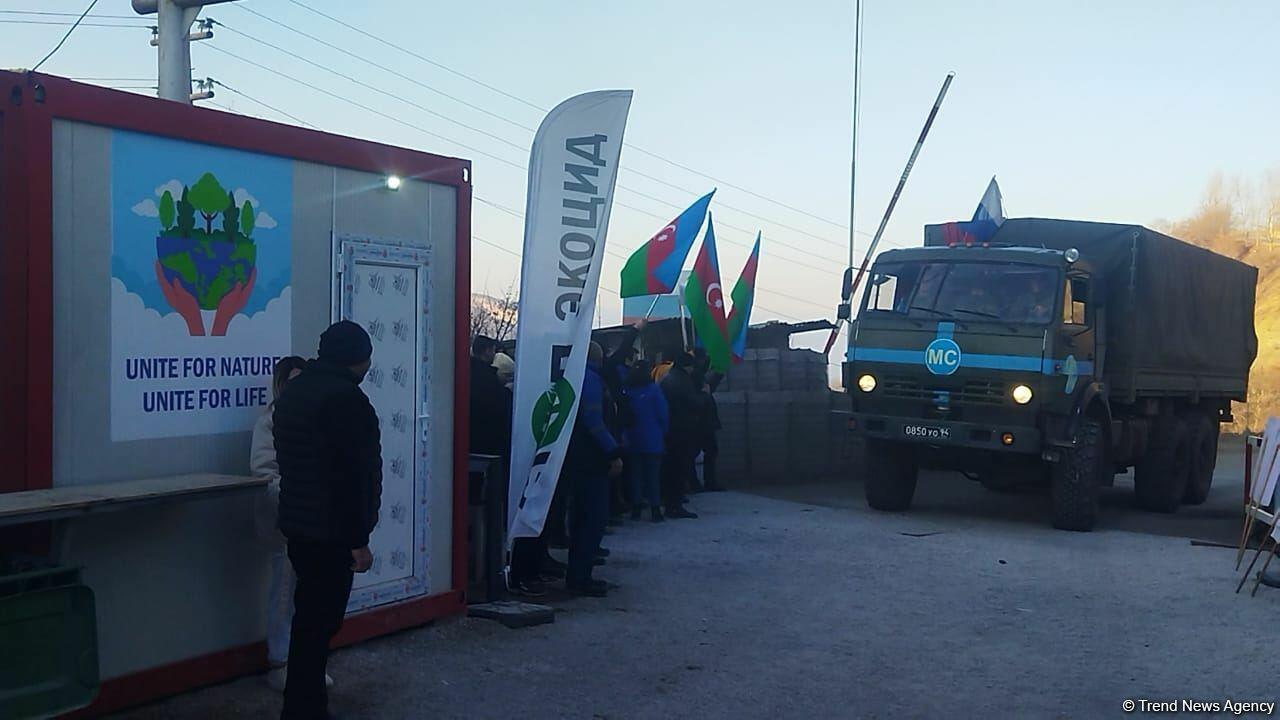 По Лачинской дороге беспрепятственно проехали еще три машины миротворцев -  ФОТО - ВИДЕО