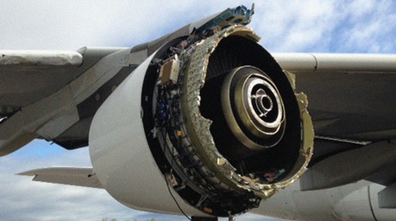 В США работника аэропорта засосало в турбину самолета