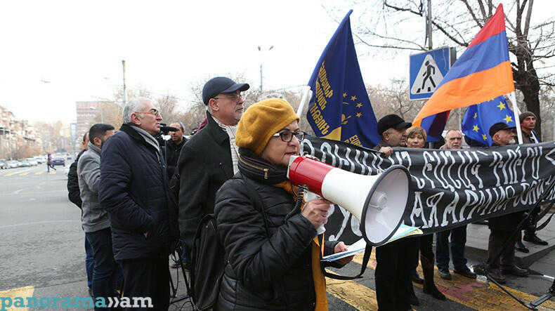 Paşinyan Gümrüdəki anti-Rusiya etirazlarını özü təşkil edib
