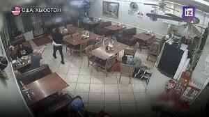 В США посетитель кафе застрелил грабителя