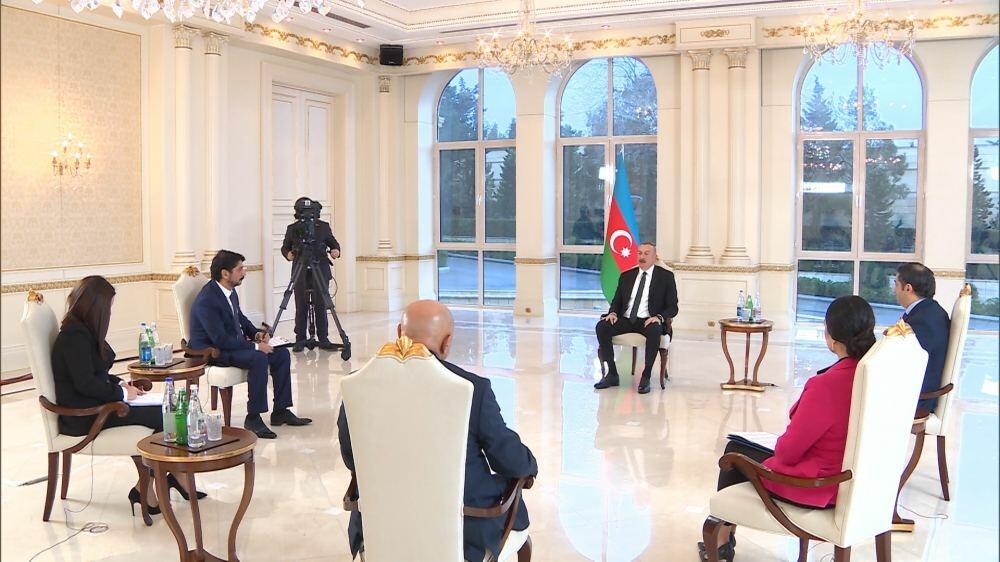 Президент Ильхам Алиев: В долгосрочной перспективе отказ от газа и нефти нас не ожидает