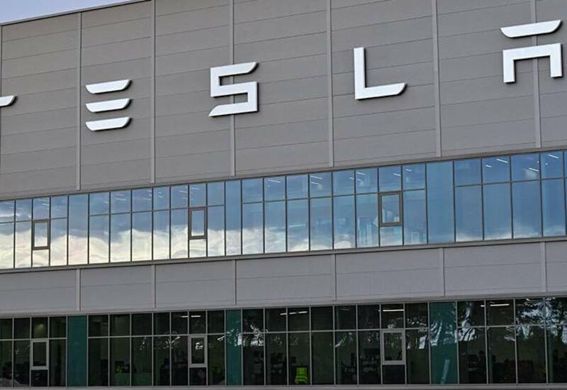 Tesla снизила цены на свои электрокары в США