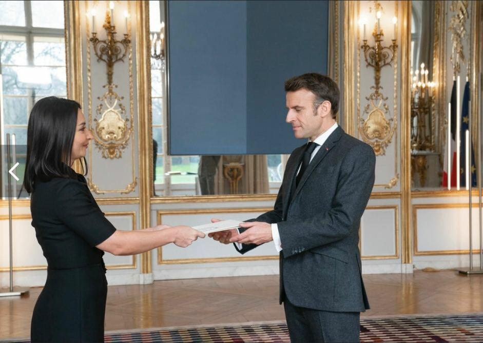 Посол Лейла Абдуллаева вручила верительные грамоты Президенту Франции