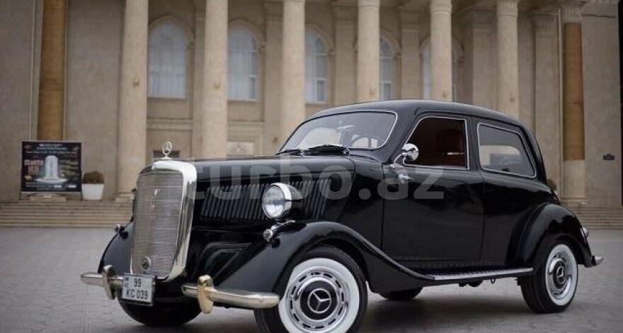 В Баку выставлен на продажу ретро-автомобиль за 1,5 миллиона манатов